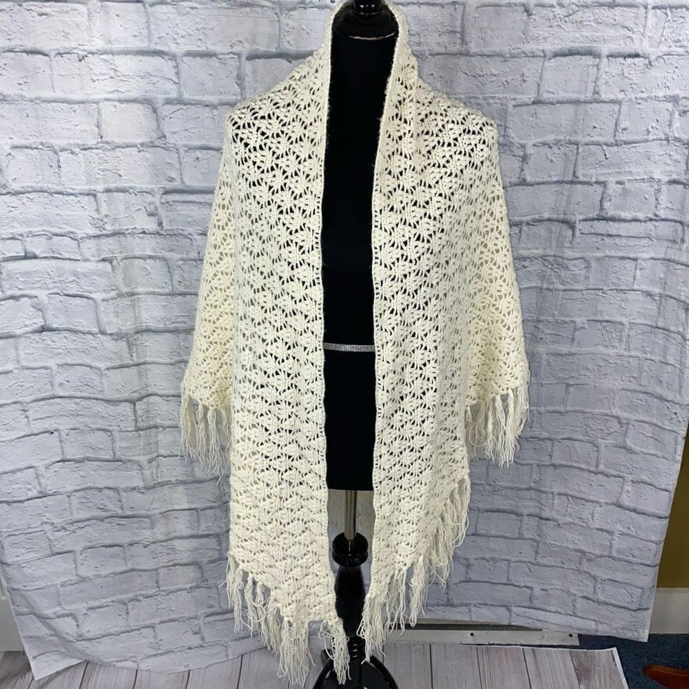 Women’s open knit shawl w/fringe hem cream color one size